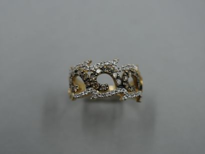 null 18k yellow gold ring with openwork waves paved with brown and white diamonds...