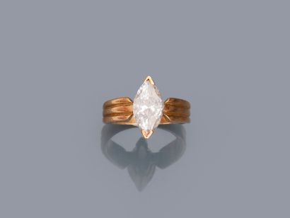 null 18k yellow gold ring with gadroon pattern surmounted by a 2cts navette cut diamond...