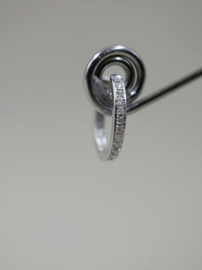 null Pair of 18k white gold hoop earrings set with diamonds - B.P.: 1,81gr - Height:...