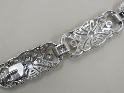 null Art Deco bracelet in 18k white gold composed of four openwork links paved with...