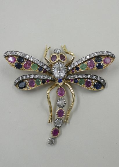 null 
Dragonfly brooch in 18k yellow gold and silver surmounted in its center by...