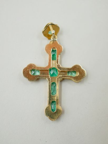 null 18k yellow gold cross pendant engraved and set with 6 rectangular emeralds,...