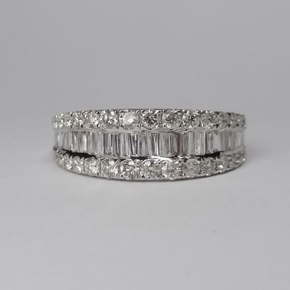 null 18k white gold ring set with a line of baguette-cut diamonds surrounded by fine...