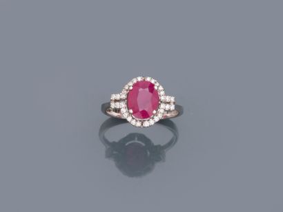 Ring in 18k white gold surmounted by a ruby...