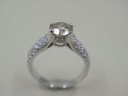 null 18k white gold ring set with a round diamond of 1,10cts - PB : 3,80gr - TDD...