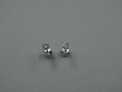 null Pair of earrings in 18k white gold with a diamond - PB : 0,50gr