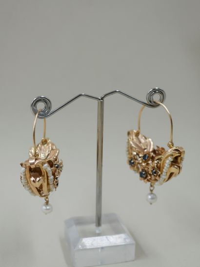 
Pair of 9k yellow gold earrings in the shape...