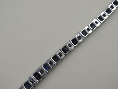 null 18k white gold bracelet set with a line of sapphires alternated with diamonds...