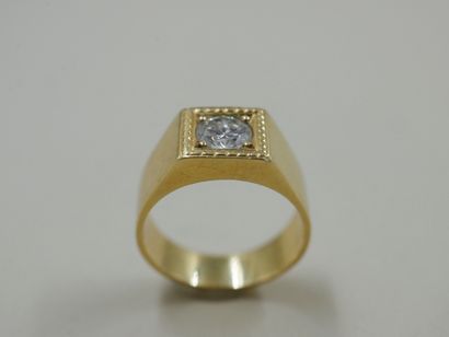 null Bague chevalière en or jaune 18k sertie d'un diamant de 0,50cts environ - PB...