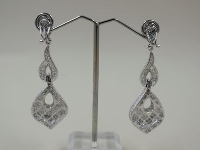 null 
Pair of earrings Ace of spades in 14k white gold entirely paved with diamonds...