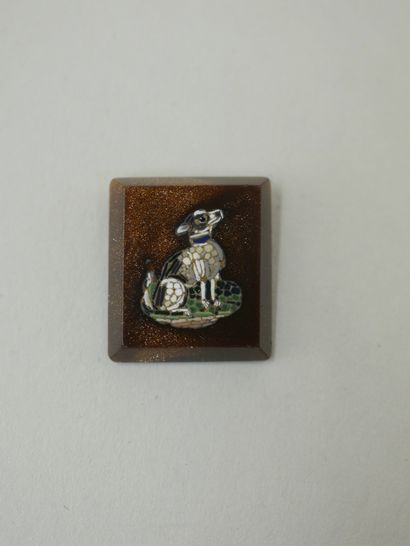 null Micro-Mosaic representing a dog sitting on a square sand stone - 1,2x1cm