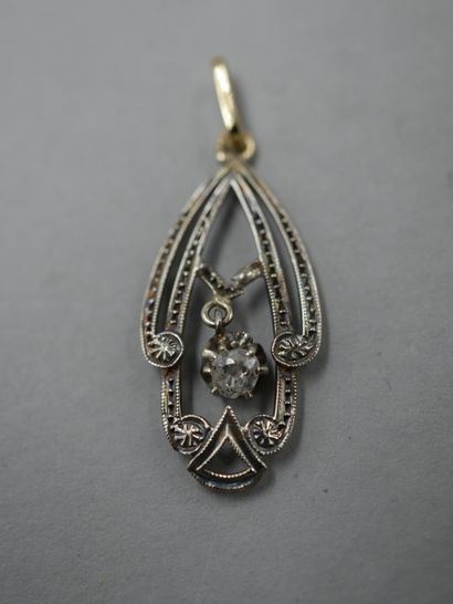 null Yellow gold and silver Art Deco pendant with a mobile diamond in the center...
