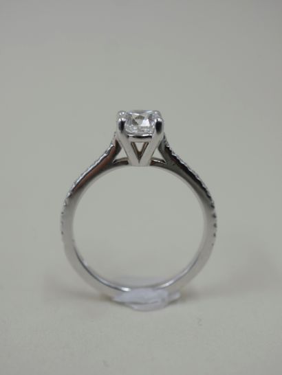 null Solitaire ring in 18k white gold set with a round diamond weighing 1ct, G colour...