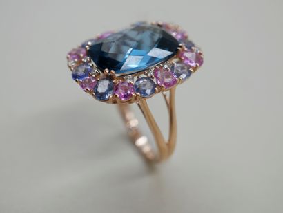 null 18k yellow gold ring surmounted by a blue topaz weighing approximately 7cts...