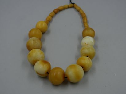 null Necklace composed of 25 amber beads in fall - Length 36cm - Elongated beads...
