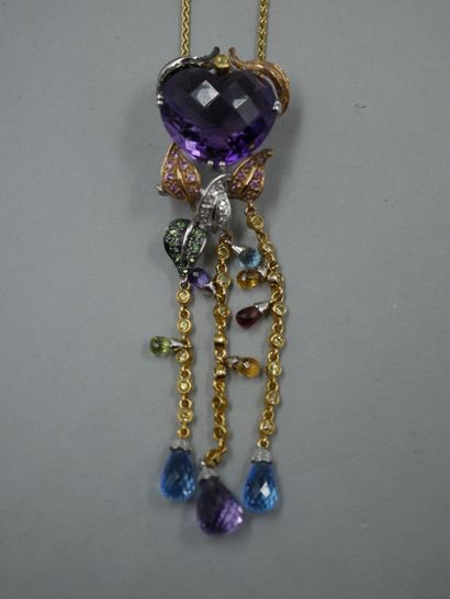 null White, yellow and blackened 18k gold pendant surmounted by a facetted amethyst...