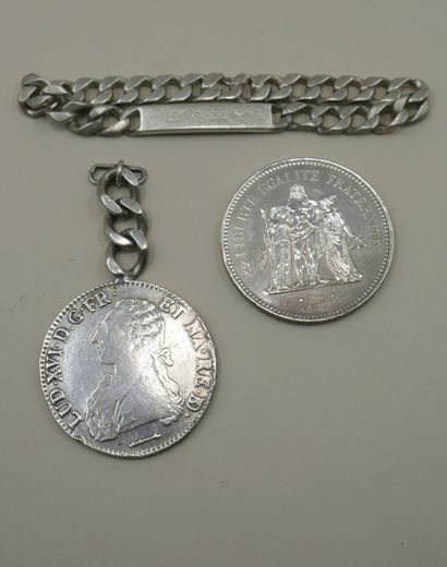null Lot in silver and metal : coin, bracelet, key ring