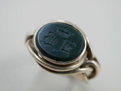 null A 14k yellow gold man's ring with scrolls set with a monogrammed blood jasper...