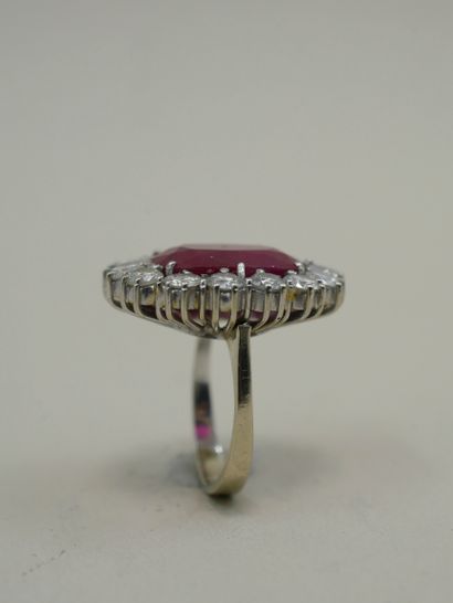 null 18k white gold pompadour ring set with a 5cts oval ruby in a brilliant cut diamond...