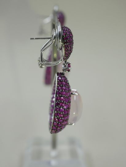 null Pair of earrings in 18k white gold paved with rubies and holding a pear-shaped...