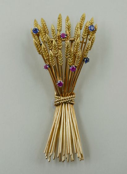 null 
Brooch representing a sheaf of wheat in 18k yellow gold, the ears of wheat...