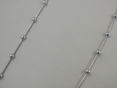 null Necklace in 18k white gold with line links set with brilliant cut diamonds -...