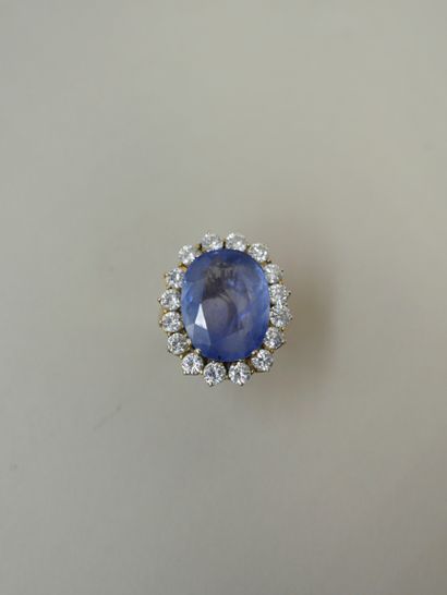 null 18k white and yellow gold pompadour ring set with a large sapphire of 9cts approximately...