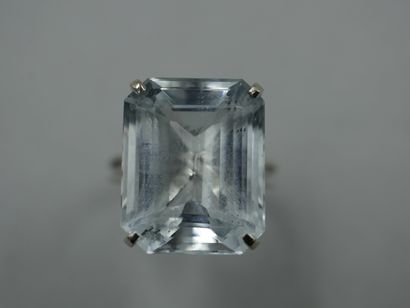 null White gold ring set with a rectangular aquamarine - PB : 5,50gr - TDD 50