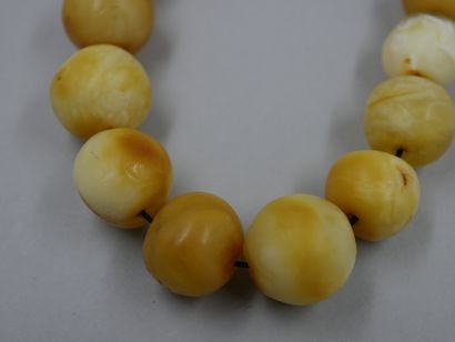 null Necklace composed of 25 amber beads in fall - Length 36cm - Elongated beads...