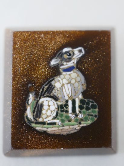 null Micro-Mosaic representing a dog sitting on a square sand stone - 1,2x1cm