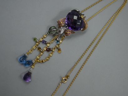 null White, yellow and blackened 18k gold pendant surmounted by a facetted amethyst...