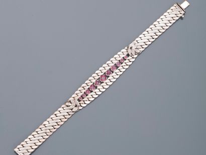 null Bracelet souple en or blanc 18k agrémenté en son centre d'une ligne de rubis...