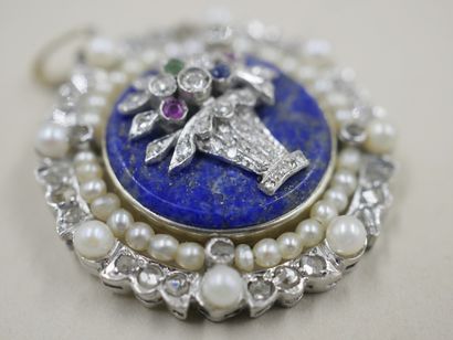 null 18k white gold medallion pendant set with a lapis lazuli plate decorated with...