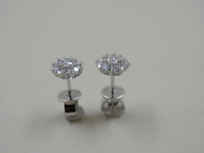 null Pair of illusion earrings in 18k white gold set with nine diamonds - PB : 1...