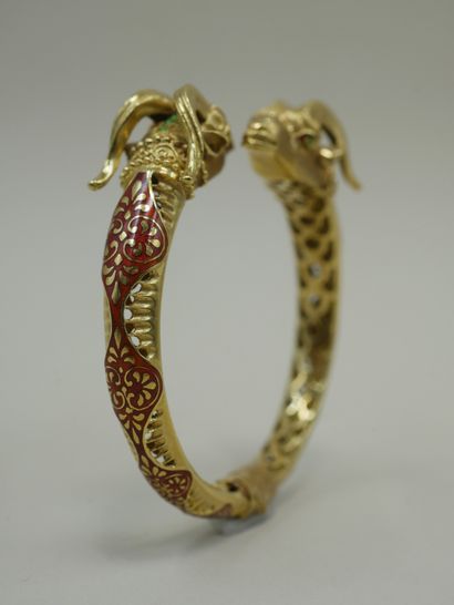 null ZOLOTAS - Magnifique bracelet jonc ouvrant en or jaune ciselé 18k, les extrêmités...