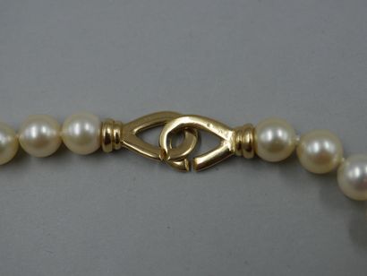 null Necklace with one row of cultured pearls of about 7mm diameter - Clasp in 18k...