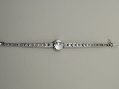null LONGINES - Bracelet montre de dame en platine - Le cadran circulaire, lunette...