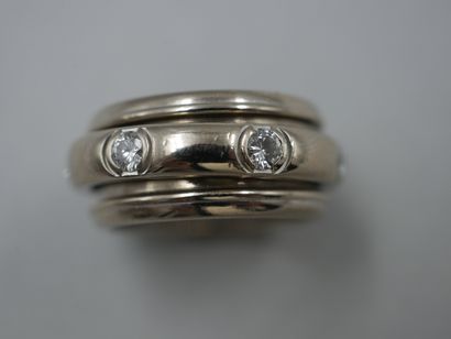 null PIAGET - Bague en or gris 18k modèle "Possession" - Anneau mobile serti de sept...