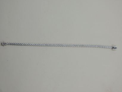 null Bracelet ligne en or blanc 18k serti de diamants ronds en quinconces pour un...