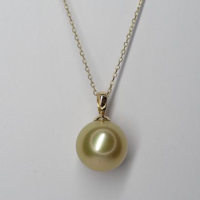 Pendant with a South Sea Gold cultured pearl...