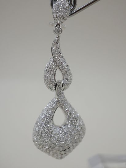 null 
Pair of earrings Ace of spades in 14k white gold entirely paved with diamonds...