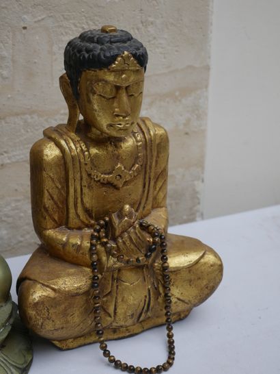 null Lot d'objets divers comprenant deux pieds de lampe et deux bouddhas