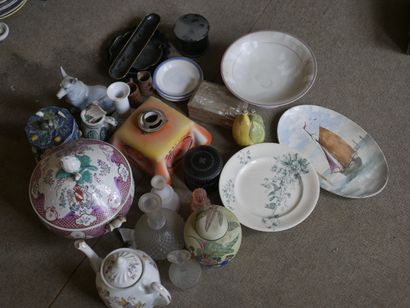 null Manette : vases, pot couvert, carafe, théière, sujet porcelaine et divers