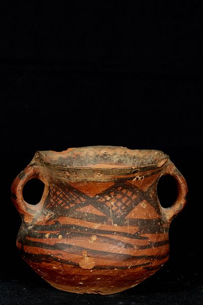 null GROUPE AVC LE LOT 303, Chine, dans le goût du Néolithique. Vase en terre cuite...