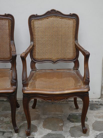 null Quatre chaises de style Régence en bois naturel, dossier canné - Accidents