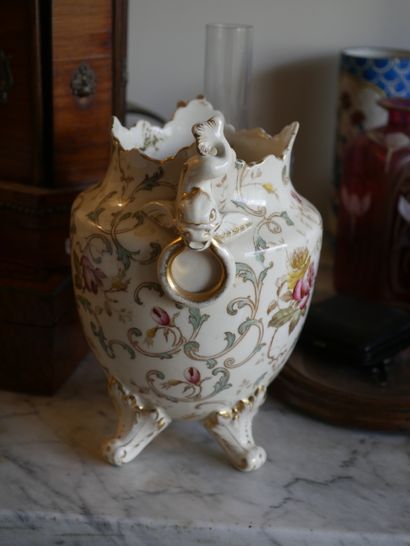 null GIEN - Vase aux carpes en céramique émaillé à décors de fleurs et entrelacs...