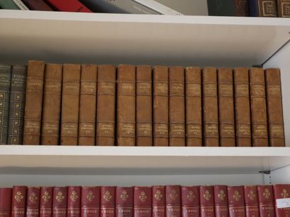 null Manette : livres VICTOR HUGO 18 volumes Œuvres complètes - COLETTE - 15 volumes...