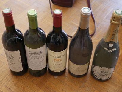 null Lot de cinq bouteilles de vins : Château Bonnet, Château vieux meyney, Domaine...