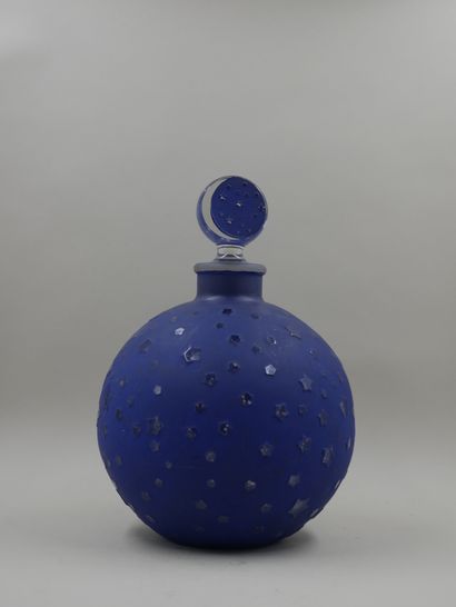 null WORTH LALIQUE " Dans la nuit " ball model majestic

Important blue bottle with...