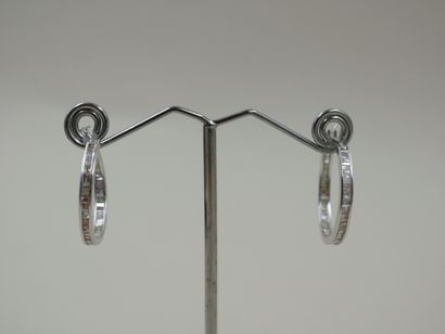 null Pair of 18k white gold hoop earrings set with baguette diamonds - PB : 5,80gr...